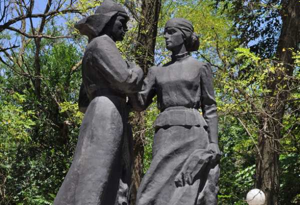 Фотография памятника Памятник Красноармеец прощается с девушкой 