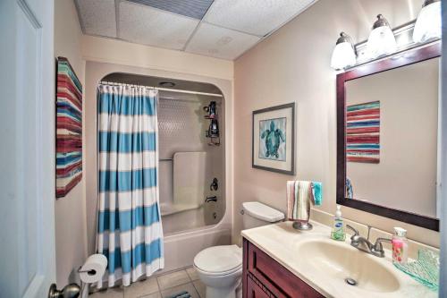 Фотографии гостевого дома
Spacious Lake Sinclair Retreat with Dock and Porch!