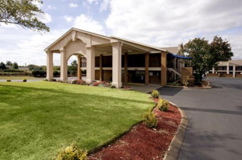 Фотографии гостиницы 
            Americas Best Value Inn & Suites in Murfreesboro