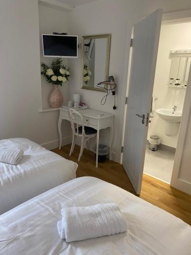 Фотография гостевого дома Racecourse View