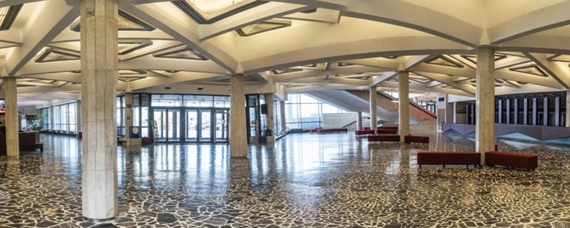 Фотографии фойе Театральный холл