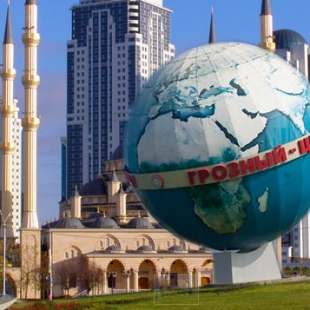 Фотография памятника Стела Грозный - центр мира