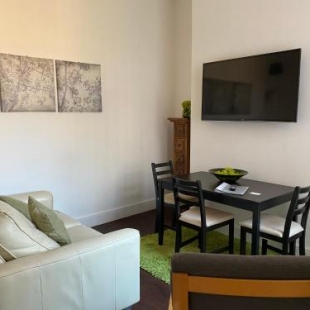 Фотография гостевого дома Apex Living NE Beachville House 4 Beds FREE PARKING