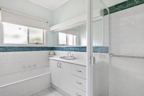 Фотография гостевого дома Boston Beach House 2-19