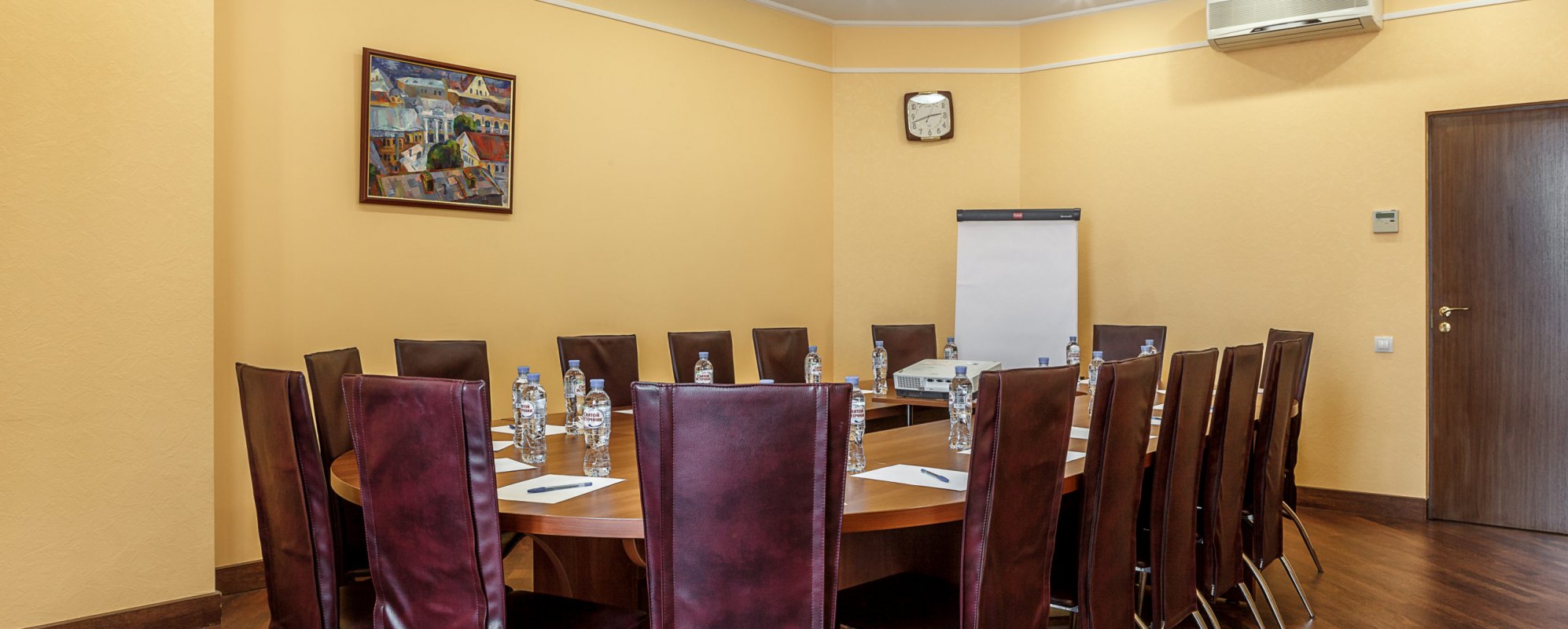 Фотографии комнаты для переговоров Николь