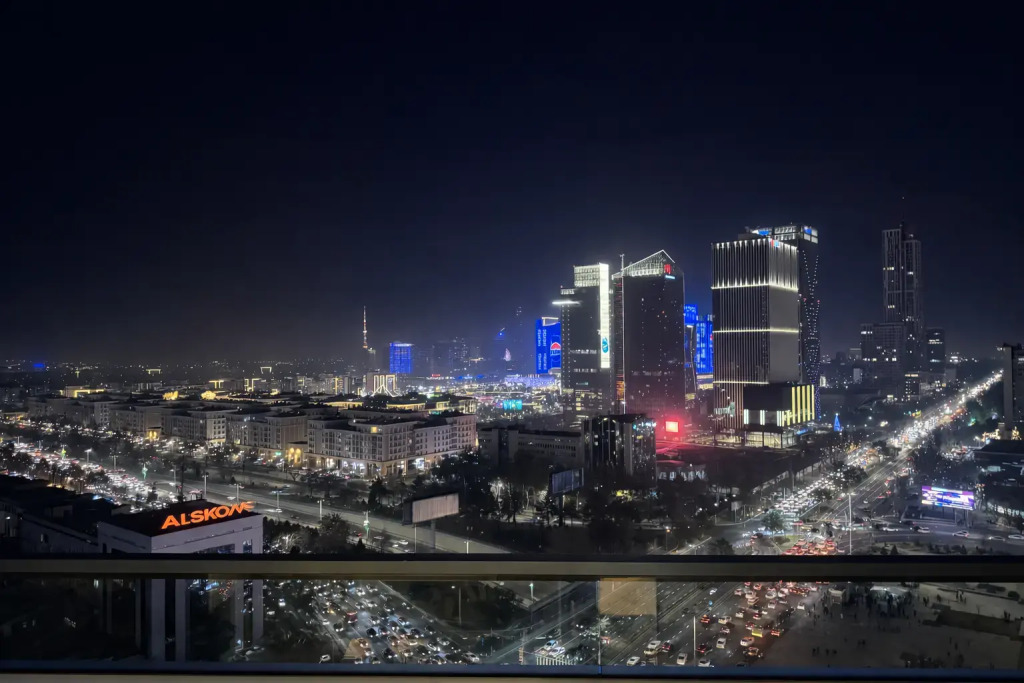 Фотография квартиры Апартаменты Просторная дизайнерская с панорамным видом на город