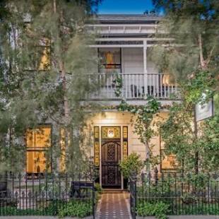 Фотографии мини отеля 
            Captains Retreat Apartments and Cottages