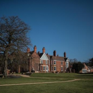 Фотография гостевого дома Healing Manor Hotel