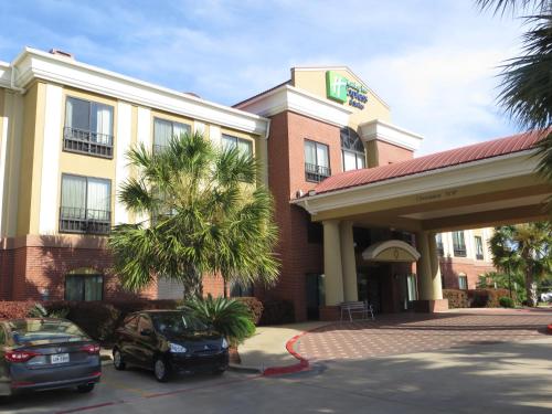 Фотография гостиницы Holiday Inn Express & Suites Wharton, an IHG Hotel