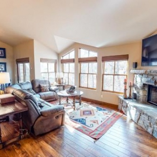 Фотография гостевого дома Luxury Mountain Townhome