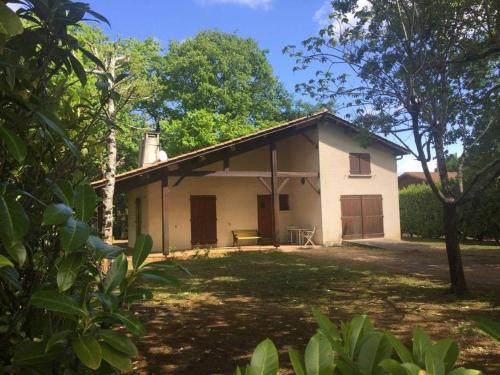 Фотография гостевого дома Villa Climatisée et Wifi Gujan à 5 mn du Bassin d'Arcachon