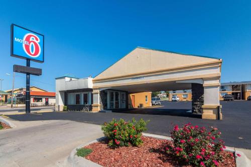 Фотография гостиницы OYO Townhouse Dodge City KS