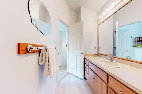 Фотография гостевого дома 3 Bed 3 Bath Vacation home in Bayshore Beach Club