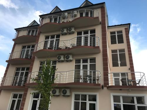 Фотографии гостиницы
La Famille