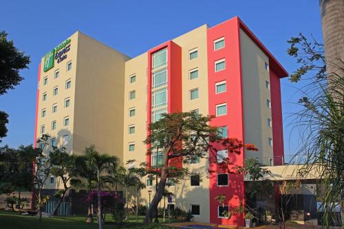 Фотография гостиницы Holiday Inn Express & Suites Cuernavaca, an IHG Hotel