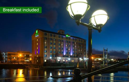 Фотография гостиницы Holiday Inn Express Manchester - Salford Quays, an IHG Hotel