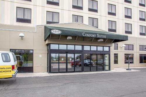 Фотография гостиницы Comfort Suites Chicago O'Hare Airport