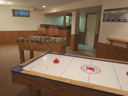 Фотография гостевого дома Sarnia's Man Cave welcomes you... Game ON!