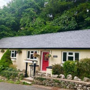 Фотографии гостевого дома 
            Hampsfell Cottage, quaint and comfy by the Lake District