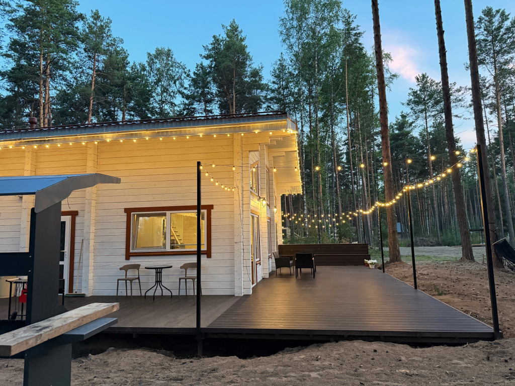 Фотография Коттеджа Частный дом Белый и сосны