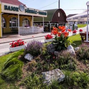 Фотографии мини отеля
HBH Bajor Sörház, Étterem és Panzió