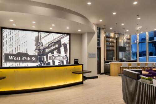 Фотография гостиницы Embassy Suites By Hilton New York Manhattan Times Square