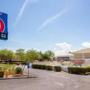 Фотографии гостиницы
Motel 6-Youngtown, AZ - Phoenix - Sun City