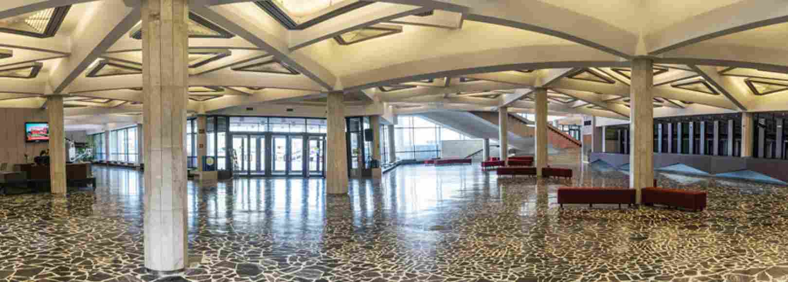 Фотография фойе Театральный холл