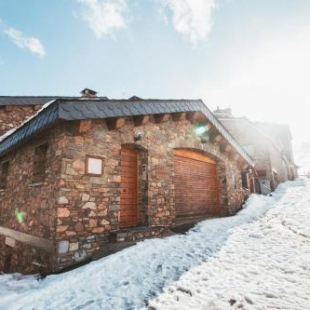 Фотография гостевого дома Unique Chalet right on the slopes with view and PK