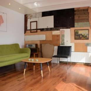 Фотографии гостевого дома
Vintage Holiday Home in South Holland by the Forest