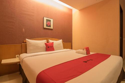 Фотография гостиницы RedDoorz Plus @ Cipaganti Street 3