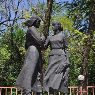 Фотография памятника Памятник Красноармеец прощается с девушкой 