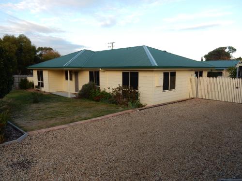 Фотография гостевого дома Holiday home by the beach in St Helens