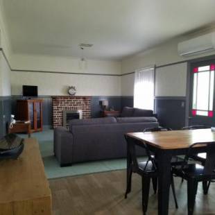 Фотографии мини отеля
Wagga Wagga Country Cottages