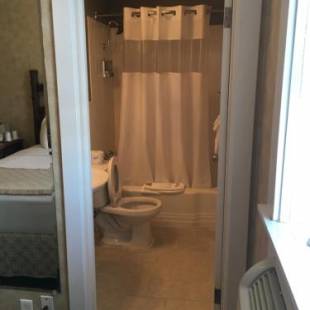 Фотографии гостиницы 
            The Island House Hotel