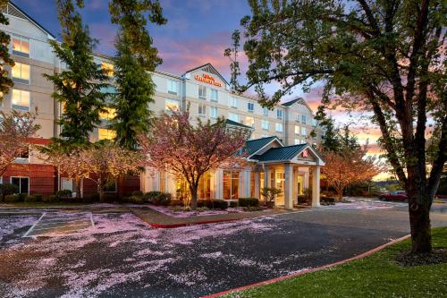 Фотография гостиницы Hilton Garden Inn Portland Lake Oswego