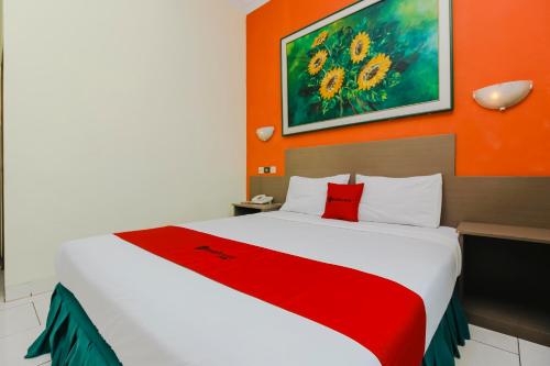 Фотографии гостевого дома
RedDoorz Plus near Alun Alun Kejaksan Cirebon