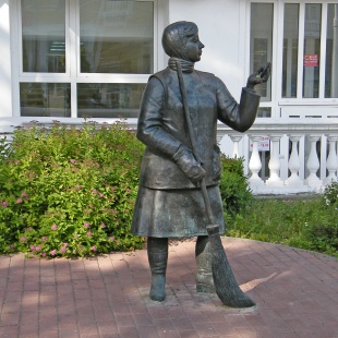 Фотография Памятник дворнику 