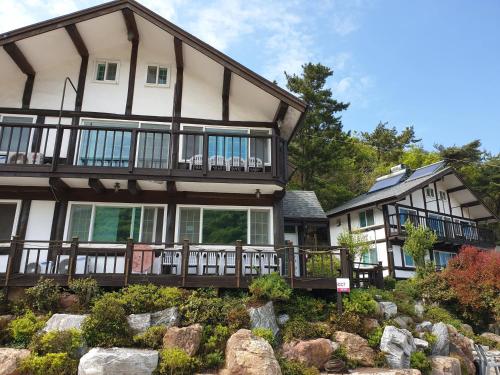 Фотография гостевого дома Tongyeong Yehyang Pension