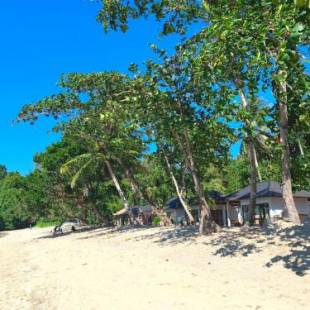 Фотографии гостиницы 
            White Sands Beach Resort Lembeh