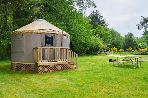 Фотография базы отдыха Long beach Camping Resort Yurt 9