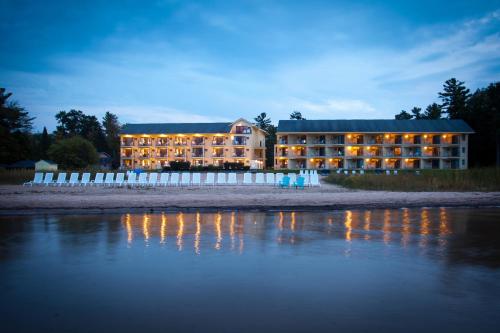 Фотография гостиницы Pointes North Beachfront Resort Hotel