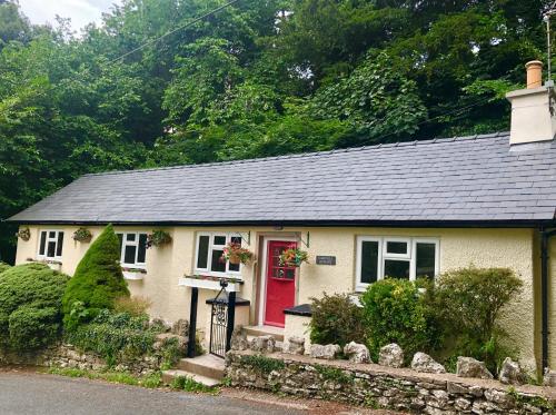Фотография гостевого дома Hampsfell Cottage, quaint and comfy by the Lake District