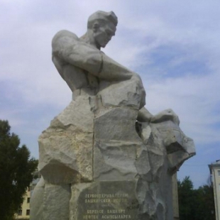 Фотография памятника Монумент первооткрывателям башкирской нефти