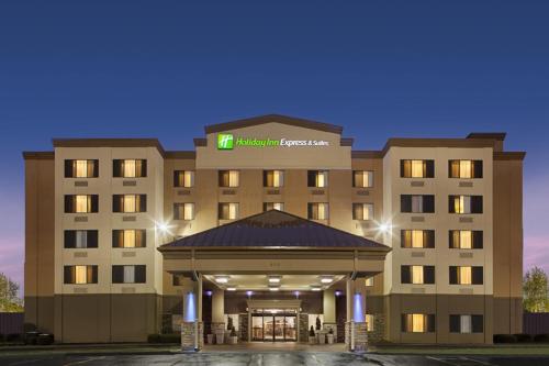 Фотография гостиницы Holiday Inn Express Hotel & Suites Coralville, an IHG Hotel