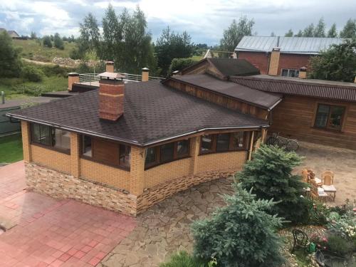 Фотография гостевого дома Коттедж с верандой и бассейном