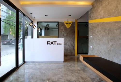 Фотография мини отеля Ratch66 Huai Khwang MRT