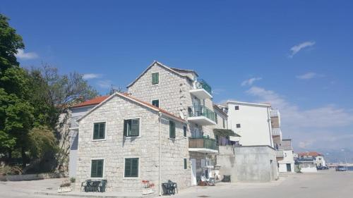 Фотография гостевого дома Apartments by the sea Kastel Kambelovac, Kastela - 17188