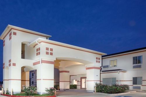 Фотография гостиницы Super 8 by Wyndham Brenham TX