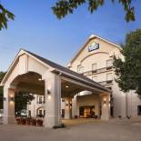 Фотография гостиницы Days Inn & Suites by Wyndham Cedar Rapids